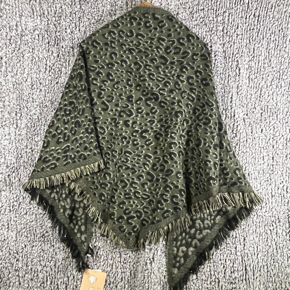 DAVID and Young Women's Triangle Scarf Green and Black Animal Print with Fringe - Picture 2 of 8